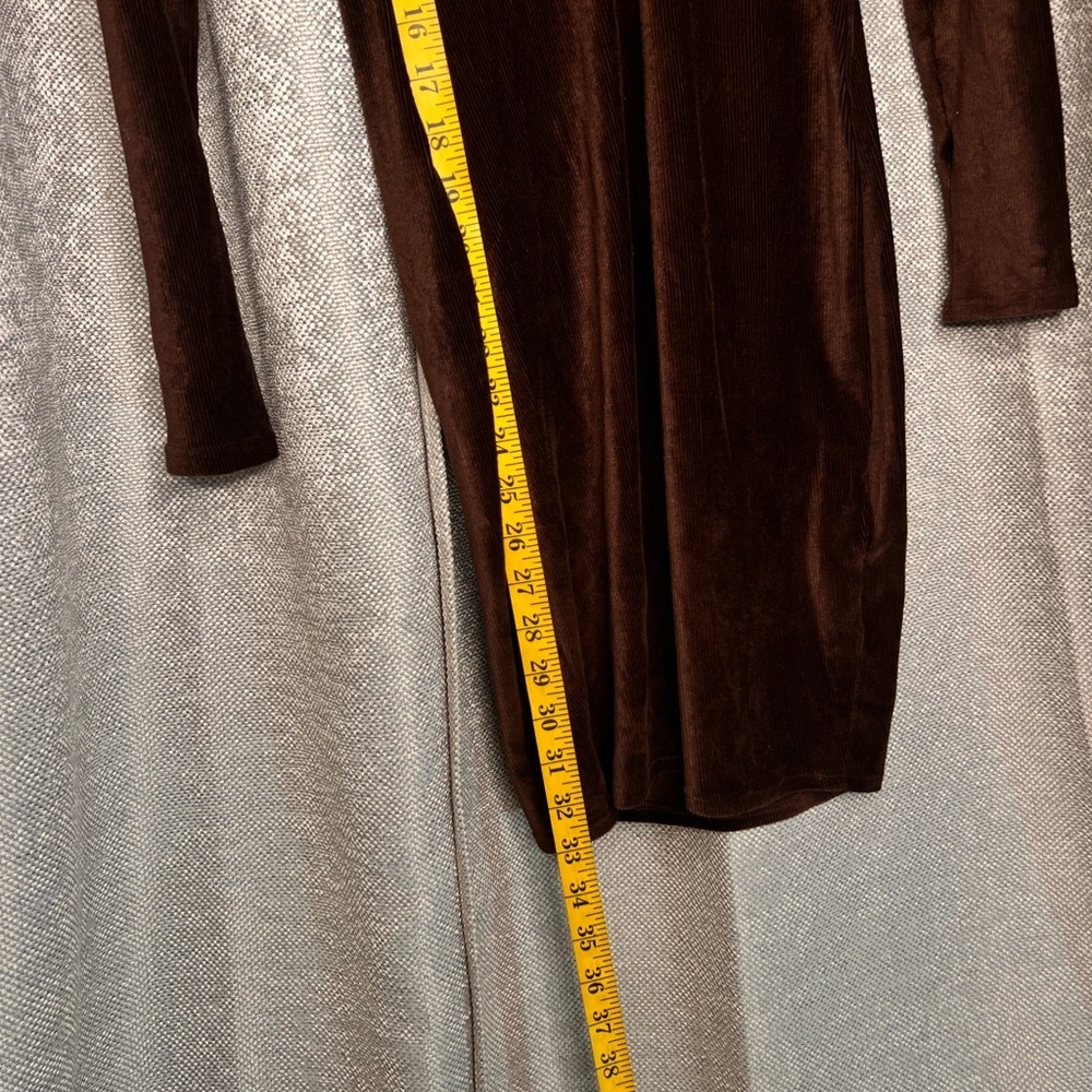 Elegant Long Sleeve Brown Velvet Dress - Picture 6 of 6